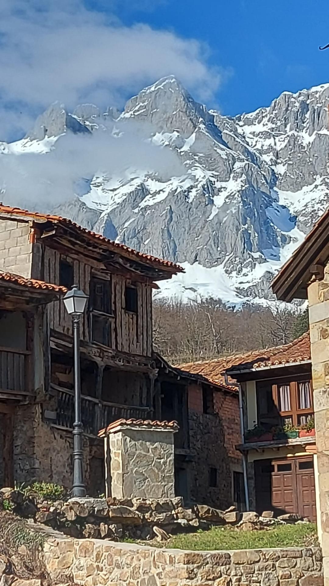 Vista exterior de Edifici en venda en Camaleño