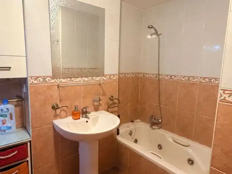 Bany de Pis en venda en Silla amb Aire condicionat, Terrassa i Balcó