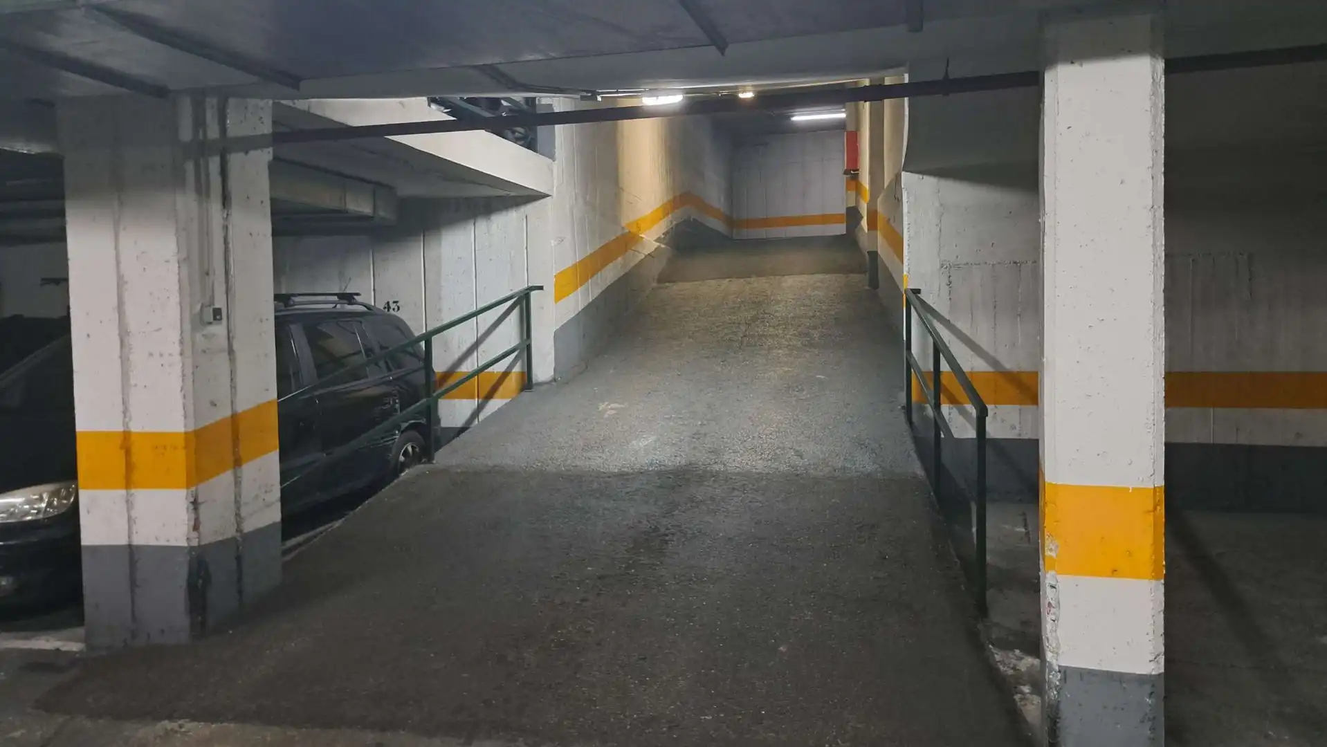 Parkplatz von Garage zum Verkauf in Zaragoza