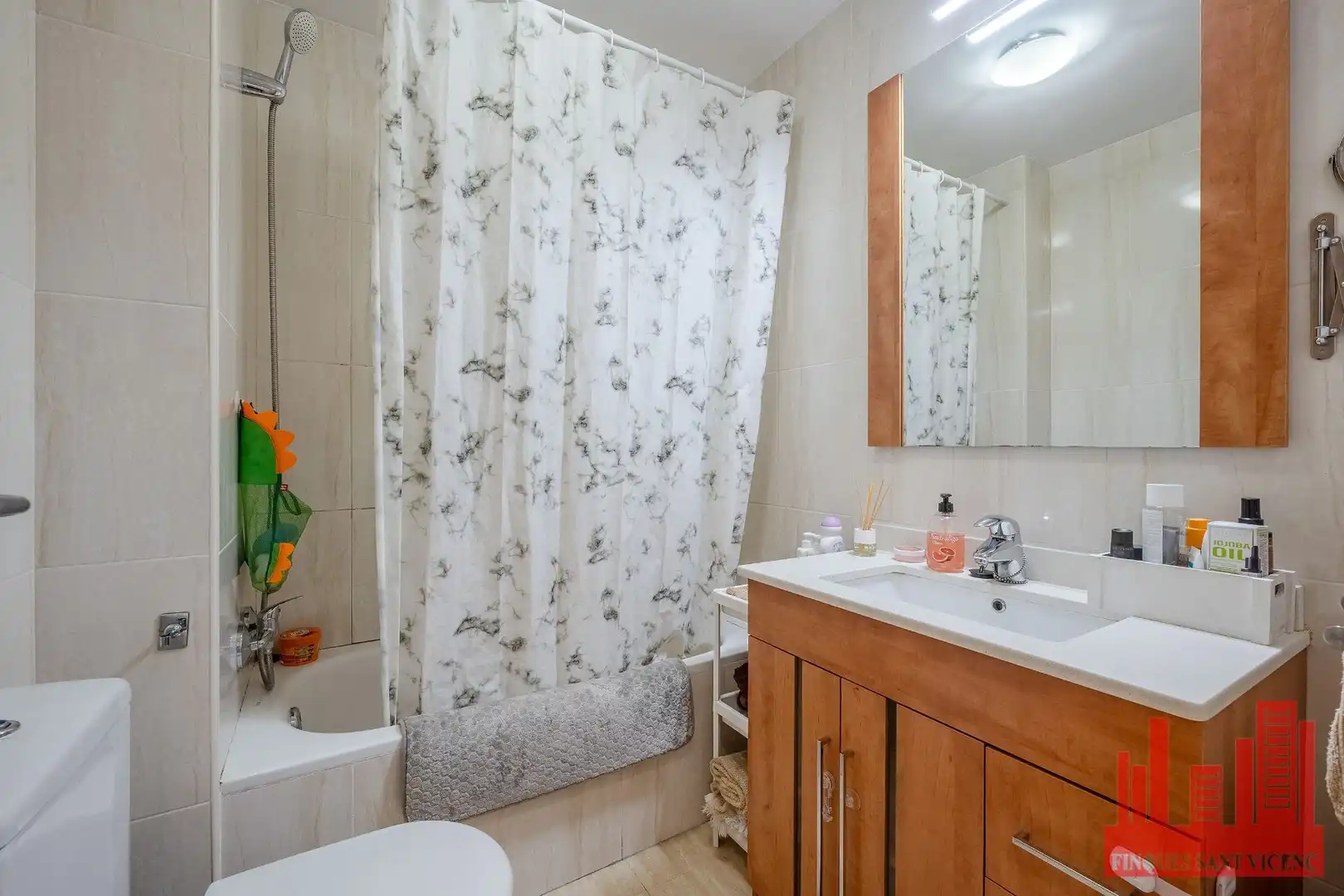 Baño de Piso en venta en Sant Vicenç Dels Horts con Aire acondicionado y Calefacción