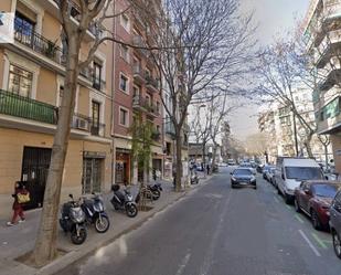 Exterior view of Flat for sale in  Barcelona Capital  with Terrace and Balcony