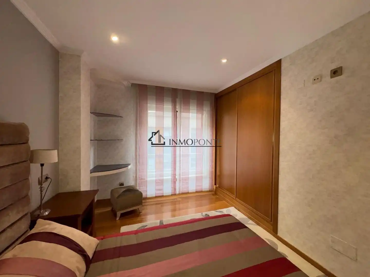 Schlafzimmer von Wohnung zur Miete in Pontevedra Capital  mit Heizung und Möbliert