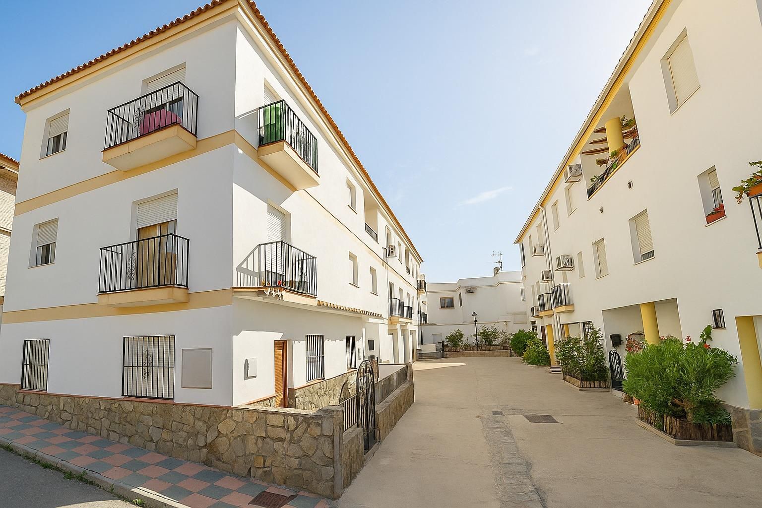 Vista exterior de Edifici en venda en Órgiva