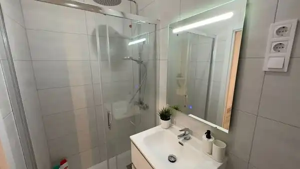 Bany de Apartament en venda en Madrid amb Aire condicionat, Calefacció i Moblat