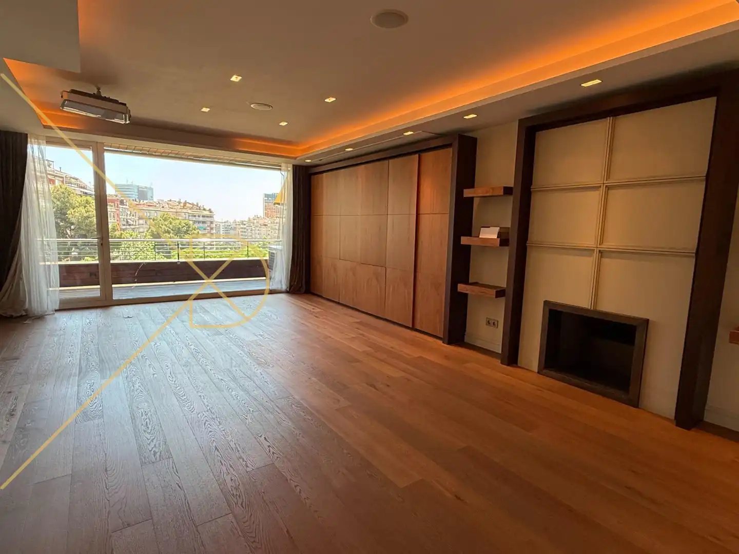 Wohnzimmer von Dachboden zur Miete in Barcelona mit Klimaanlage, Heizung und Parkett