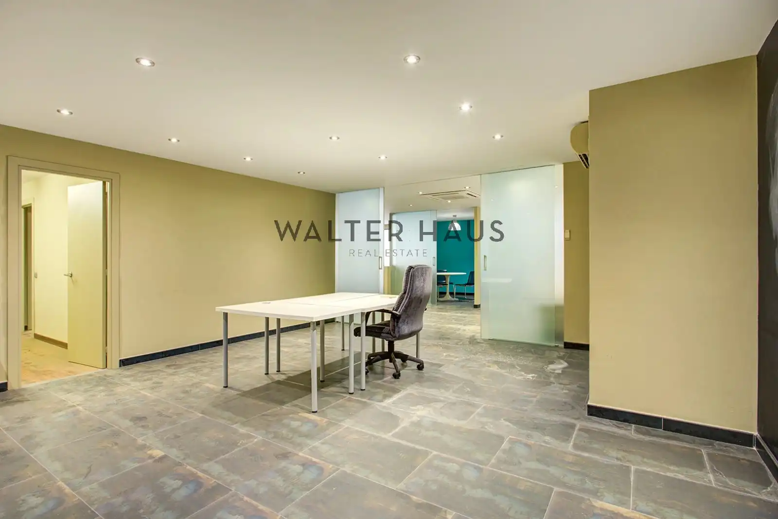 Office for sale in Barcelona  with Air Conditioner