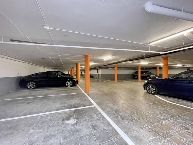 Garaje en Alquiler en Mossèn Lluís Pañella en Centre