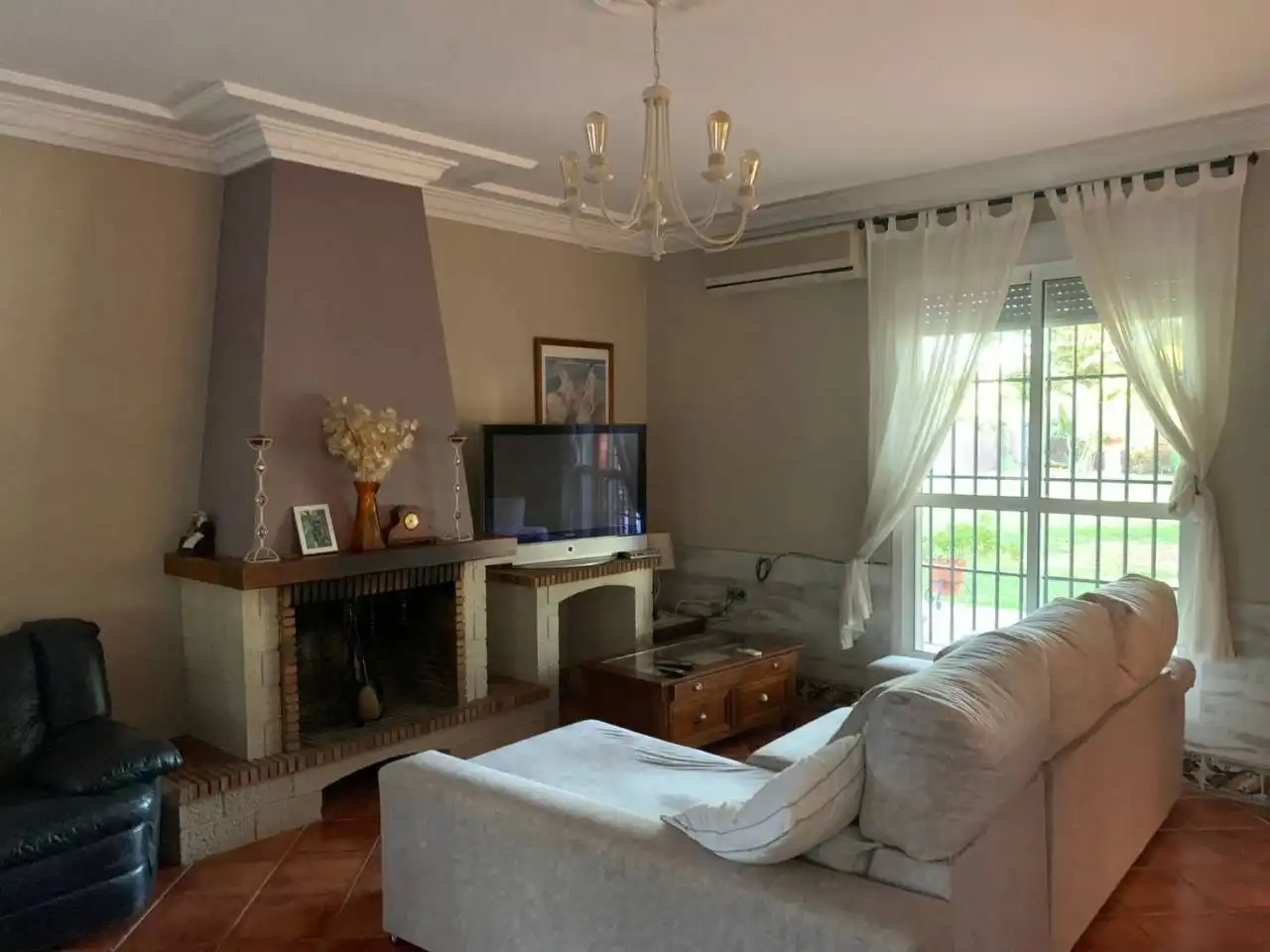 Sala de estar de Casa o chalet en venta en Carmona con Aire acondicionado, Jardín privado y Terraza