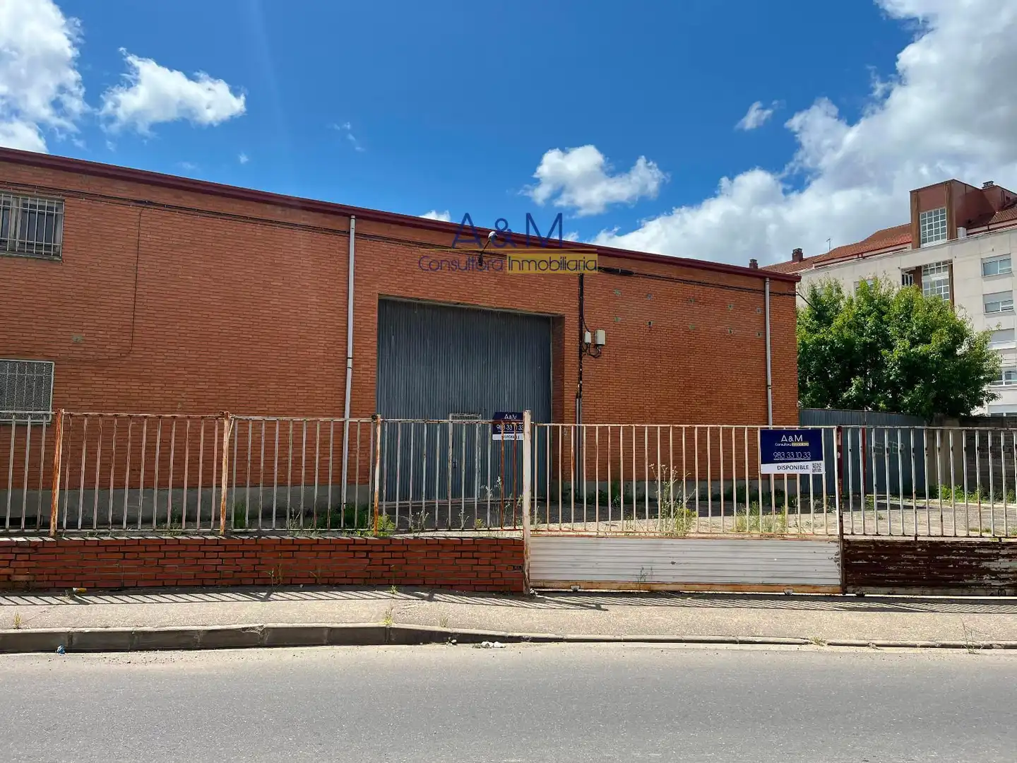 Vista exterior de Nave industrial de alquiler en Palencia Capital