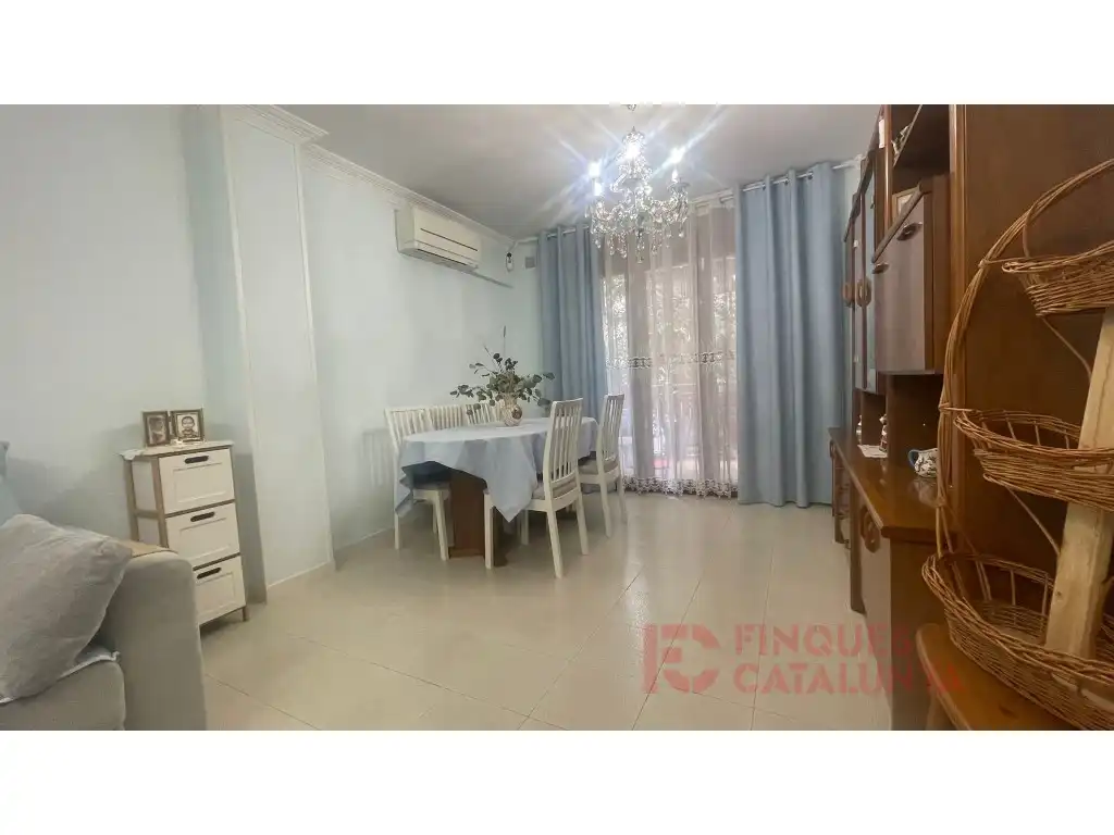 Comedor de Piso en venta en Girona con Aire acondicionado, Calefacción y Balcón