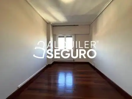 Habitación de Piso de alquiler en Bilbao  con Calefacción y Terraza