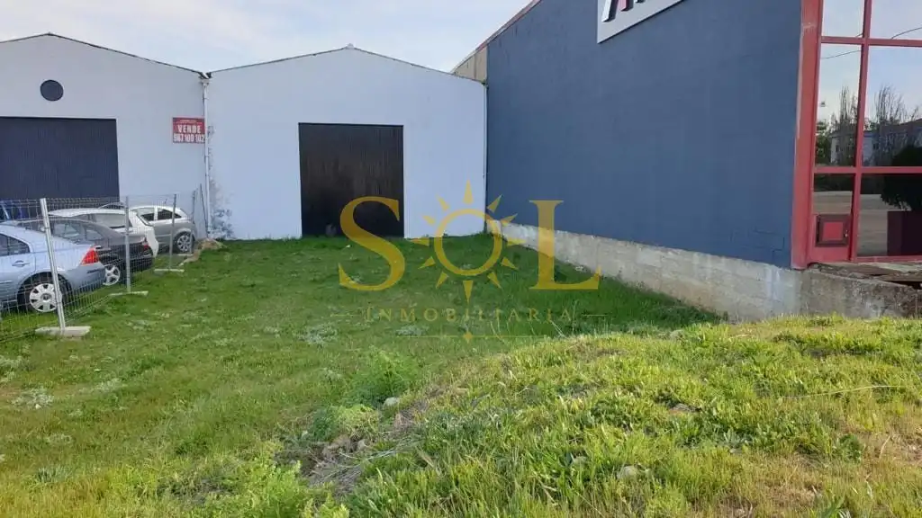 Nau industrial en venda en Valdefresno