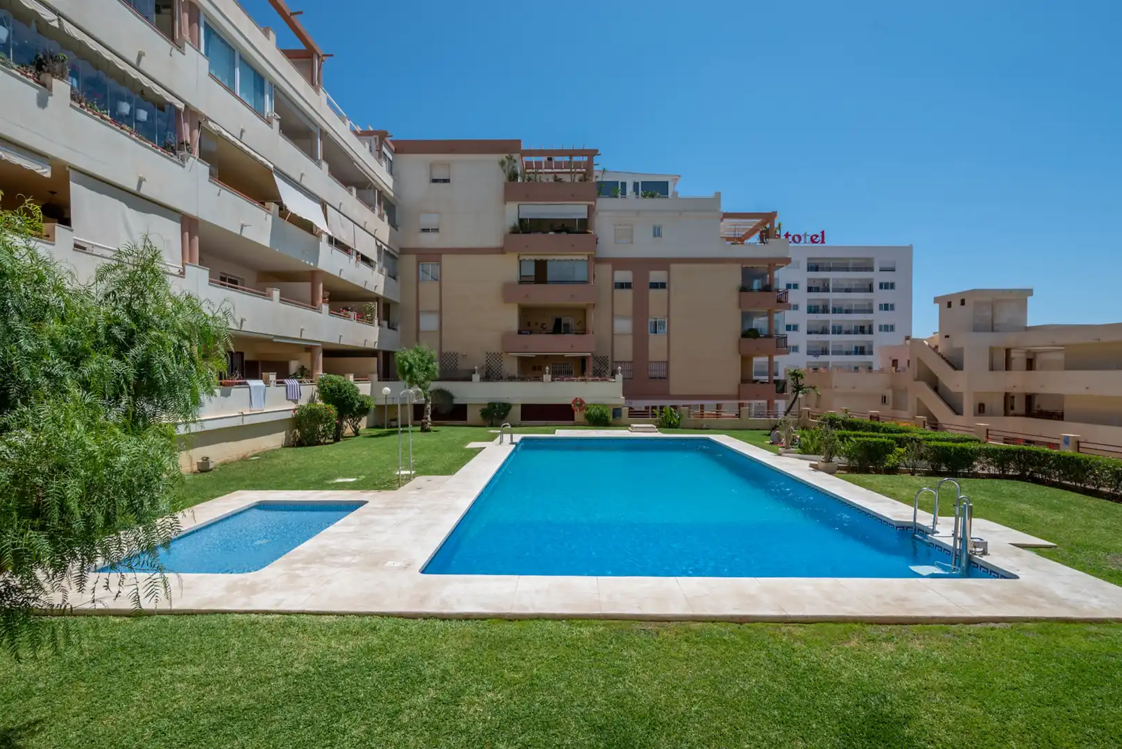 Apartamento con piscina en venta en Torrequebrada, imagen 4
