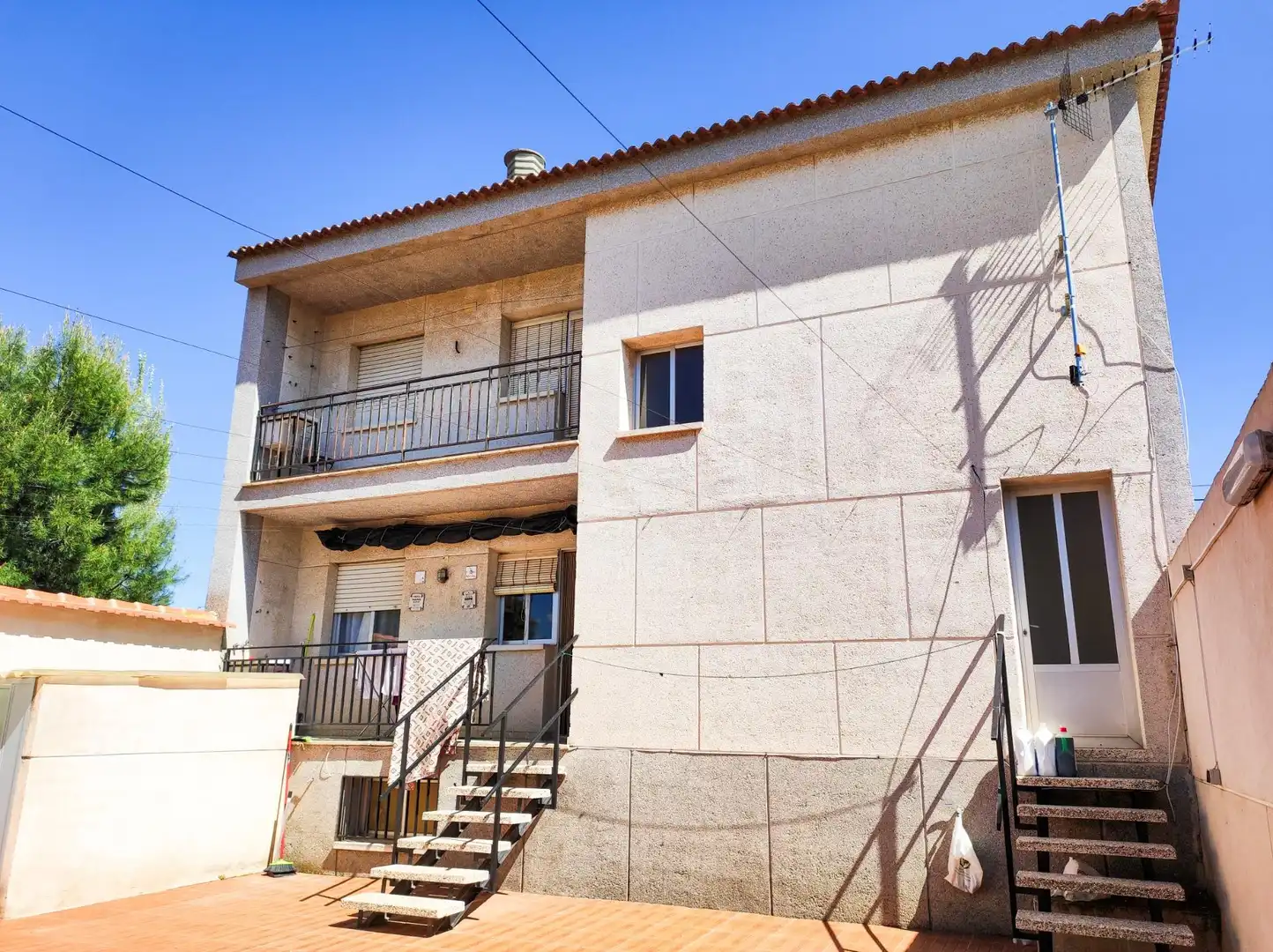 Exterior view of Flat for sale in Argamasilla de Calatrava  with Air Conditioner, Heating and Storage room