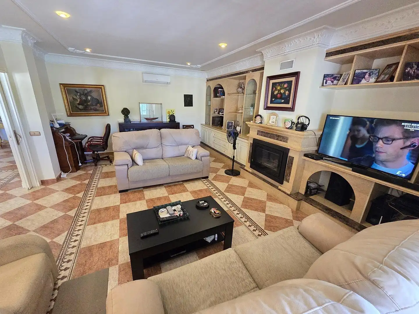 Sala d'estar de Casa o xalet en venda en Chiclana de la Frontera amb Jardí privat