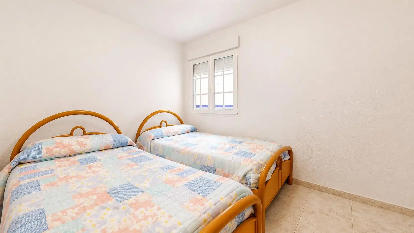 Dormitori de Casa adosada en venda en Almería amb Aire condicionat, Terrassa i Balcó