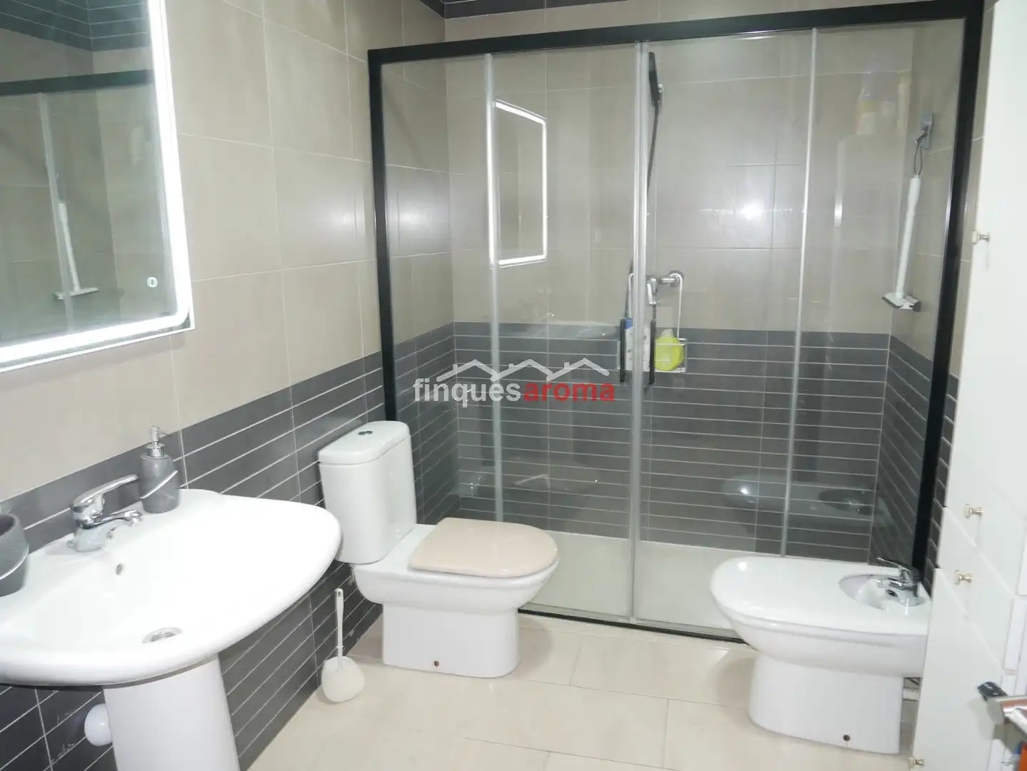 Baño de Casa adosada en venta en Pira con Aire acondicionado, Calefacción y Terraza