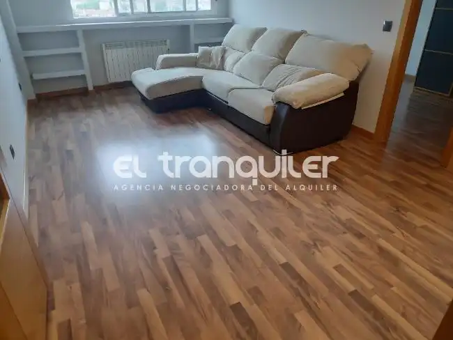 Sala d'estar de Pis en venda en Madrid amb Aire condicionat