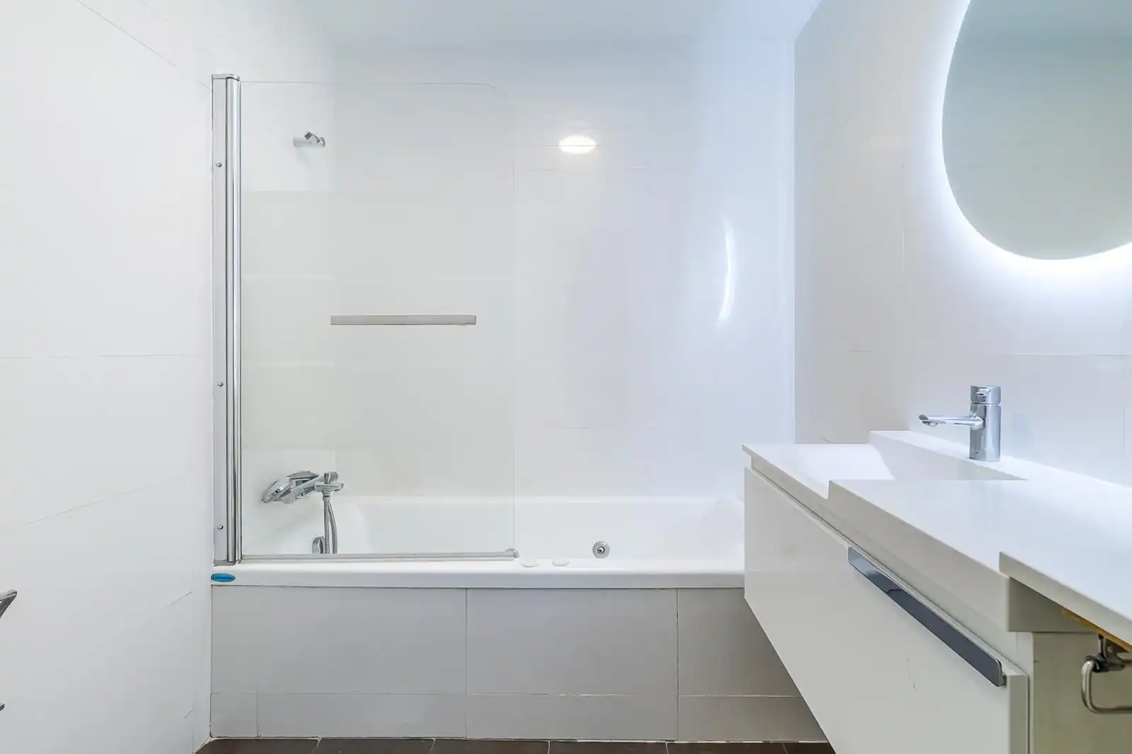 Bathroom of Flat for rent in Madrid  with Furnished and Community pool