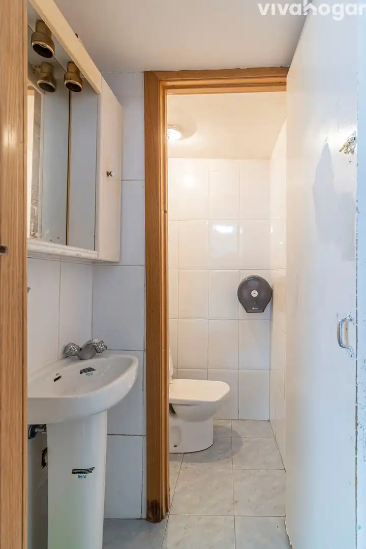Baño de Local en venta en Madrid