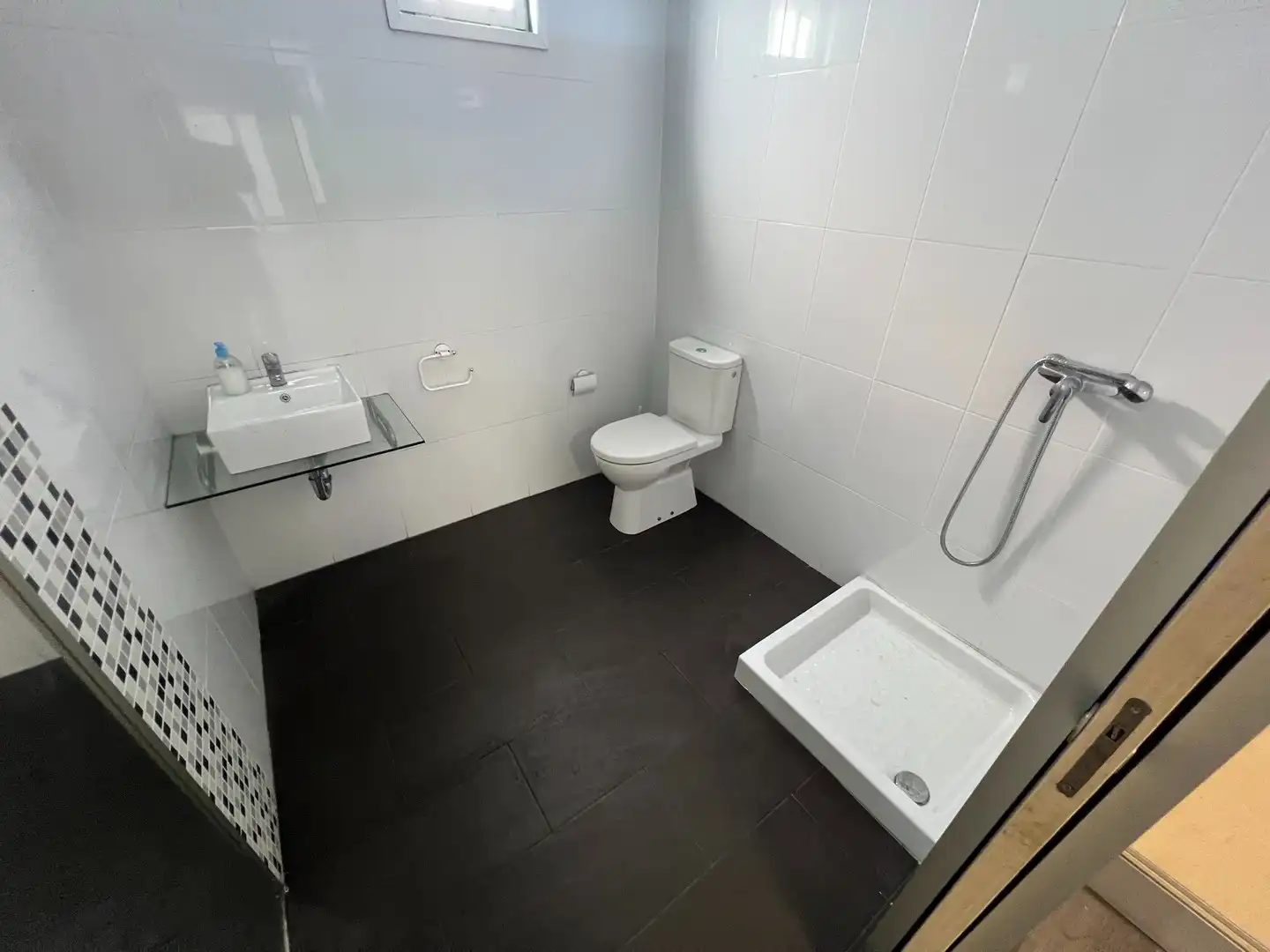 Badezimmer von Fabrikhallen zur Miete in Narón
