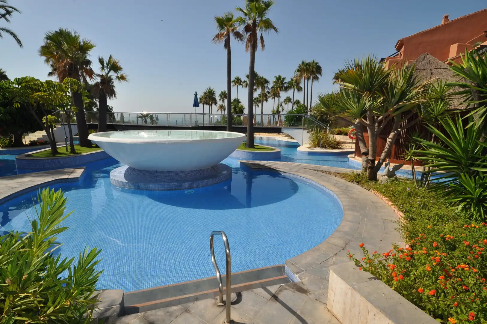 Schwimmbecken von Dachboden zur Miete in Estepona mit Klimaanlage, Heizung und Terrasse