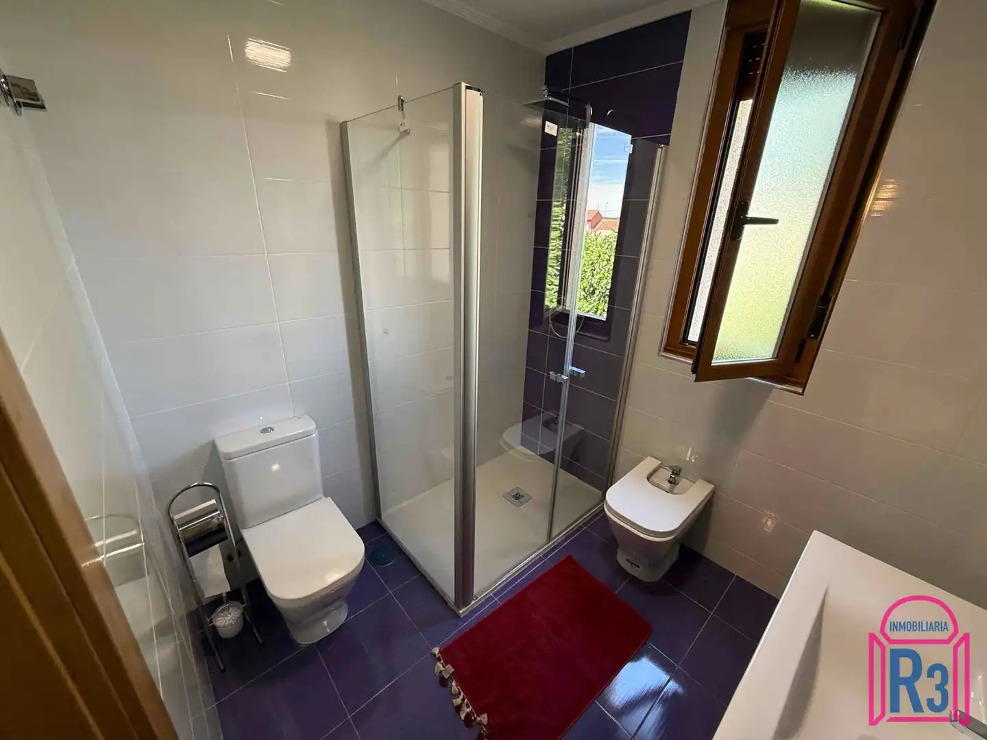 Bathroom of Houses for rent in Onzonilla  with Heating and Furnished