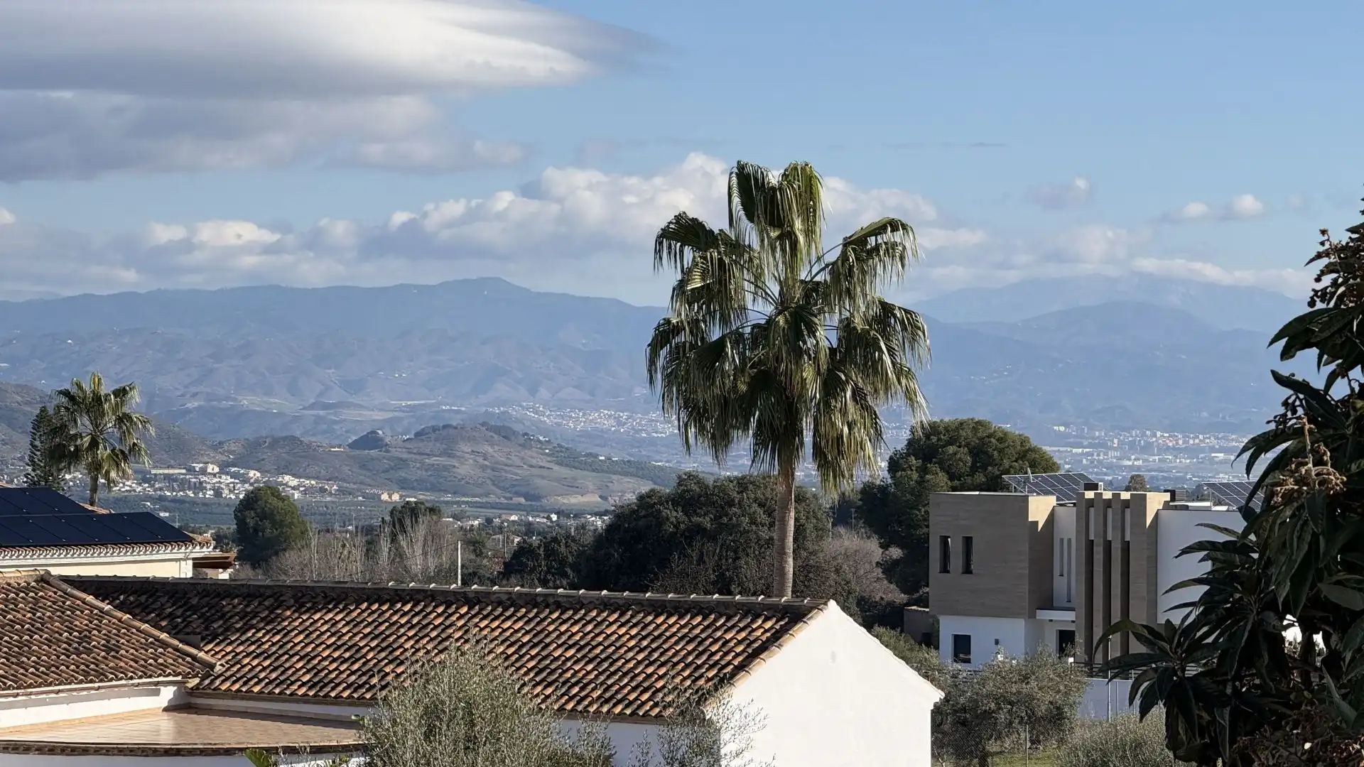Vista exterior de Casa o xalet en venda en Alhaurín El Grande amb Aire condicionat, Calefacció i Traster