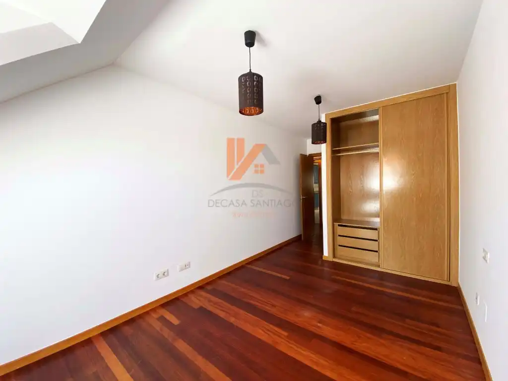 Schlafzimmer von Wohnung zum Verkauf in Ames mit Ofen