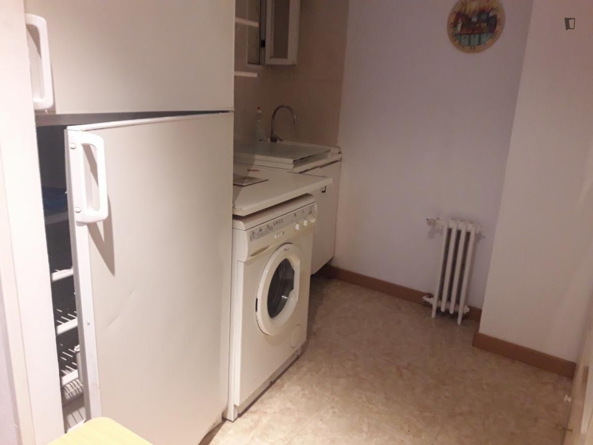 Cuina de Estudi de lloguer en  Madrid Capital amb Calefacció, Moblat i Rentadora