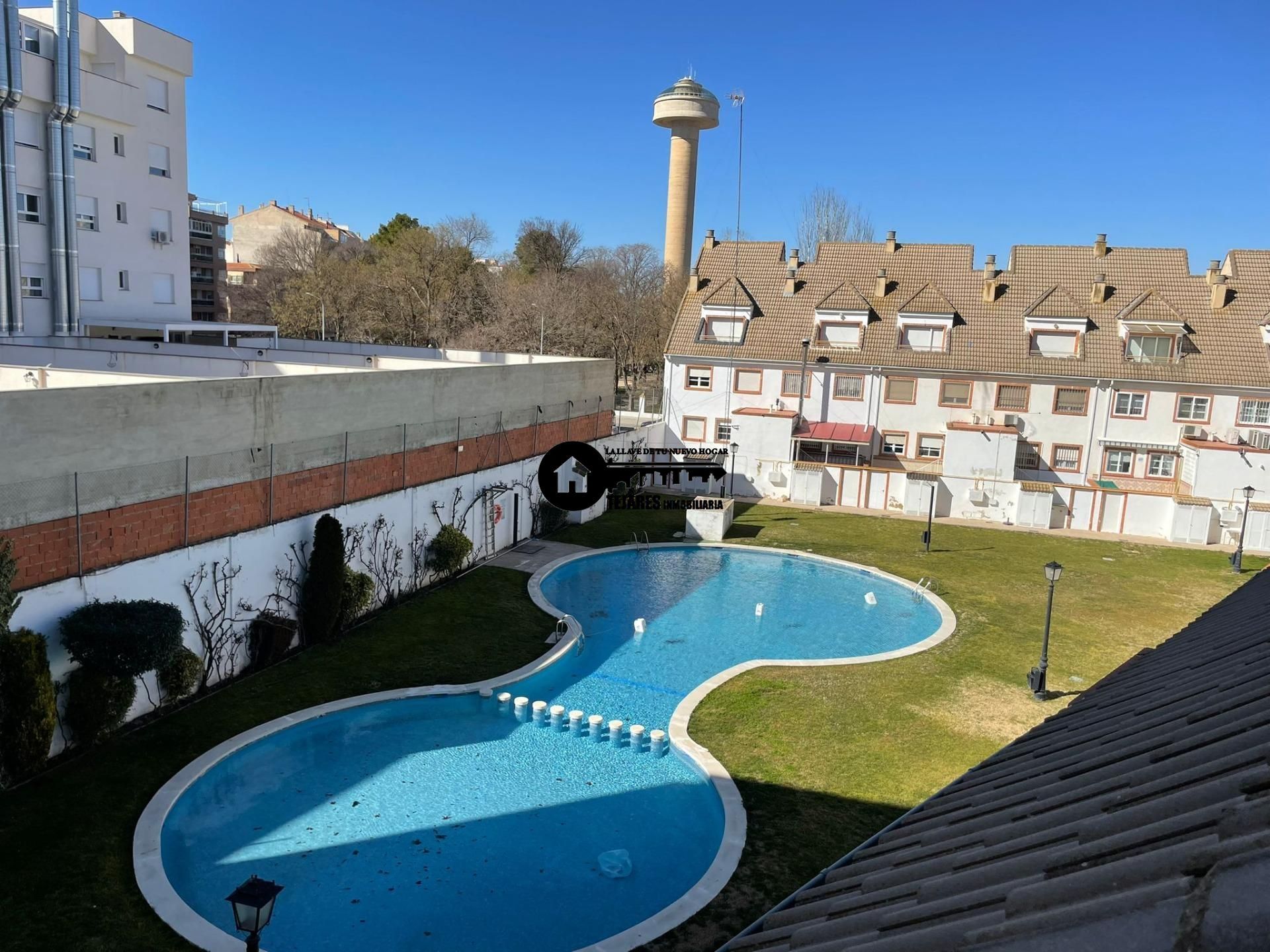 Piscina de Casa adosada en venda en  Albacete Capital amb Aire condicionat, Calefacció i Jardí privat