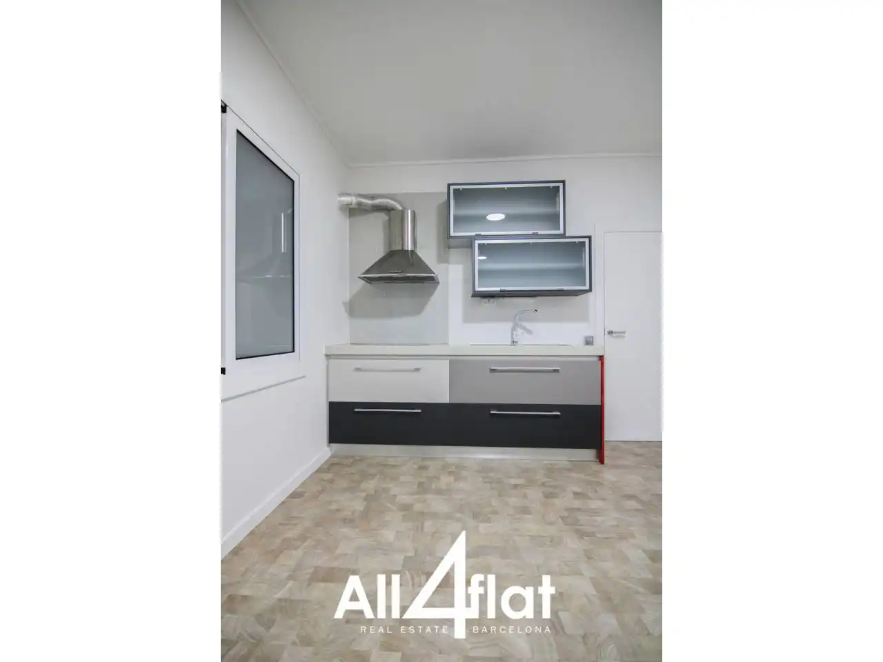 Cocina de Estudio de alquiler en Barcelona con Alarma