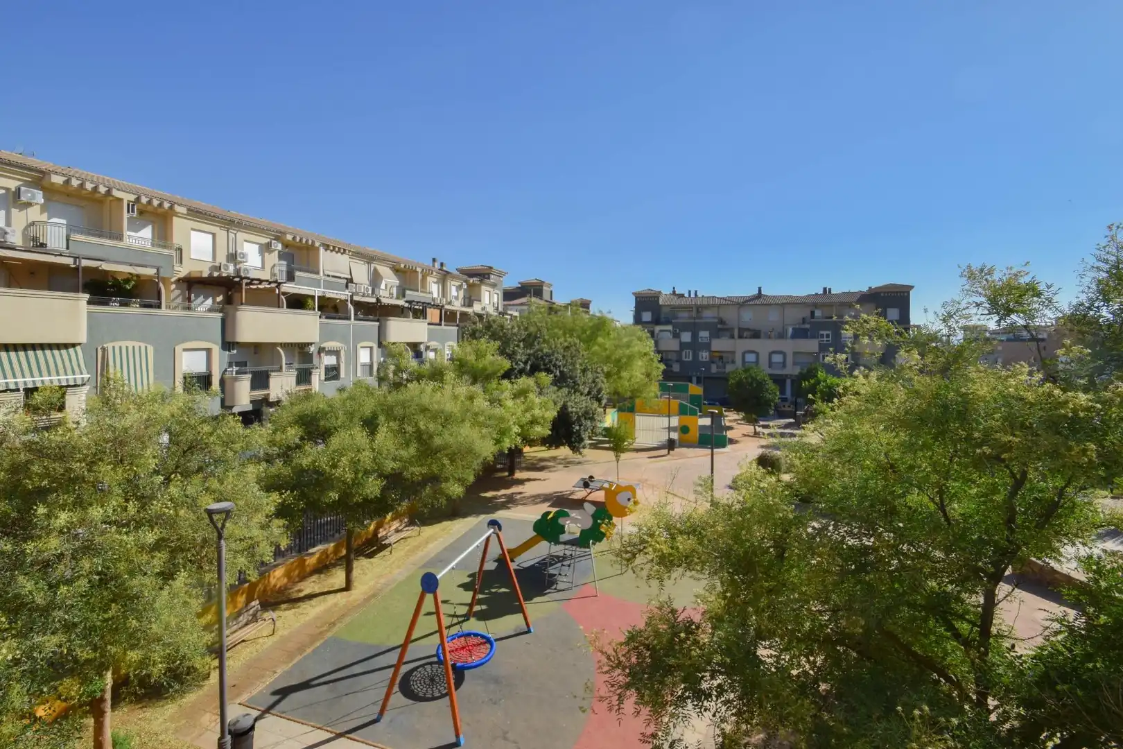 Vista exterior de Piso en venta en Atarfe con Aire acondicionado, Calefacción y Trastero
