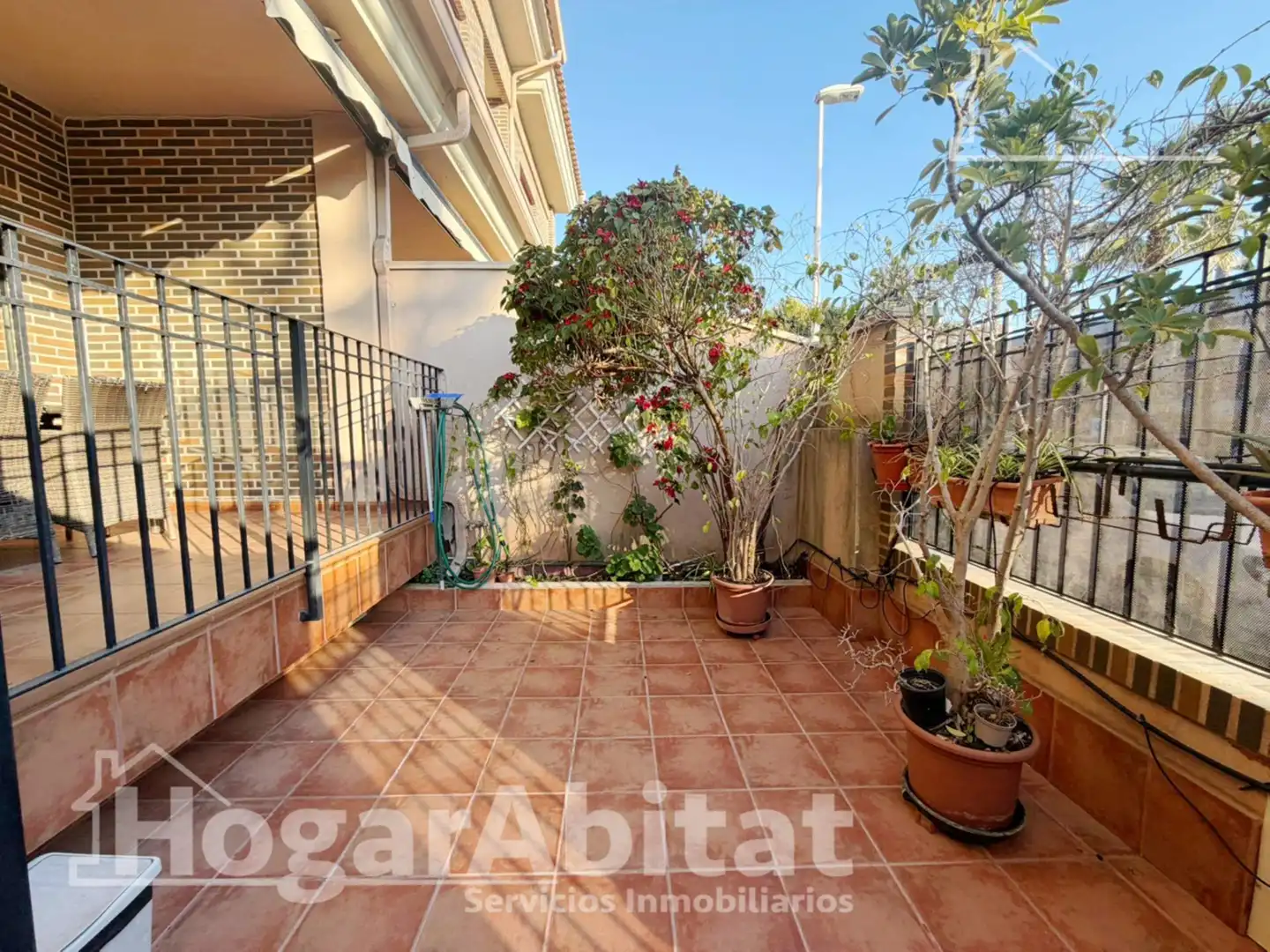 Terrassa de Casa adosada en venda en Sagunto / Sagunt amb Aire condicionat, Jardí privat i Terrassa