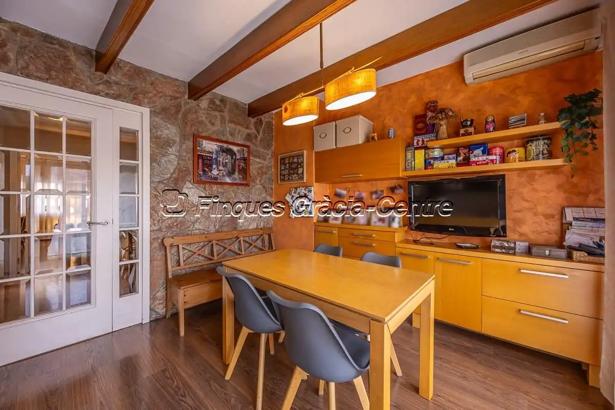 Menjador de Casa adosada en venda en Sabadell amb Aire condicionat, Calefacció i Parquet