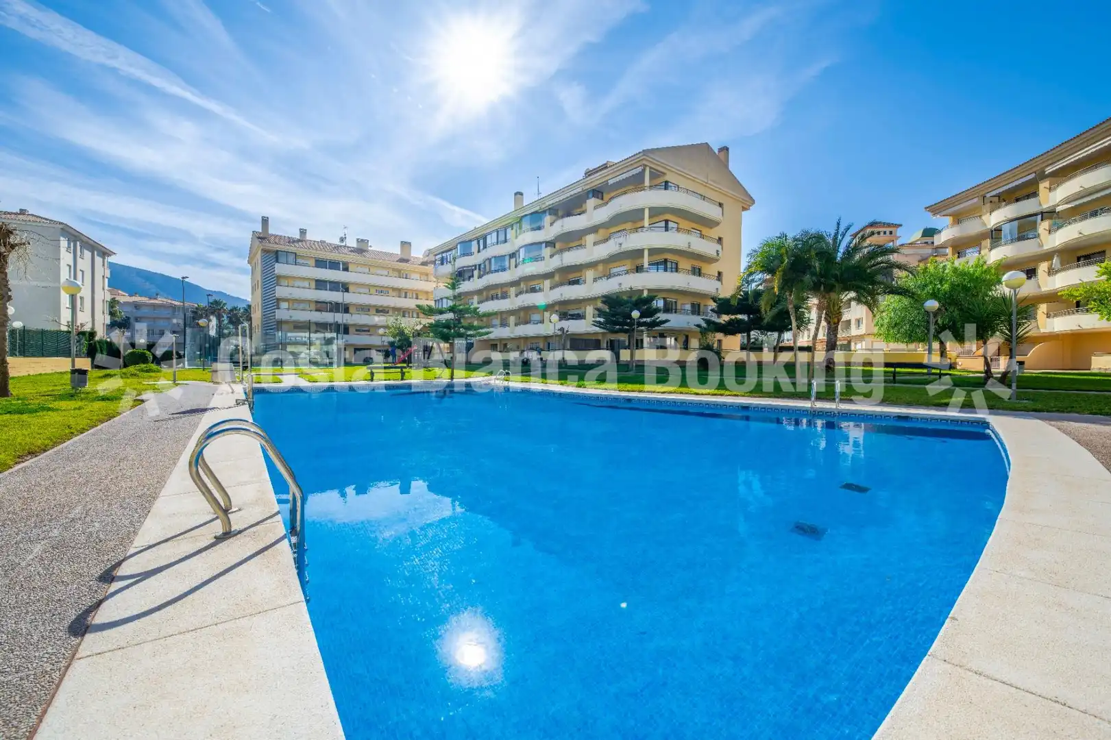 Vista exterior de Apartament en venda en L'Alfàs del Pi amb Aire condicionat, Moblat i Piscina comunitària