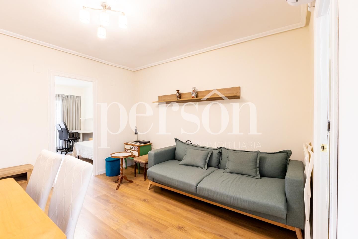 Living room of Flat for sale in  Valencia Capital  with Parquet flooring, Furnished and Balcony