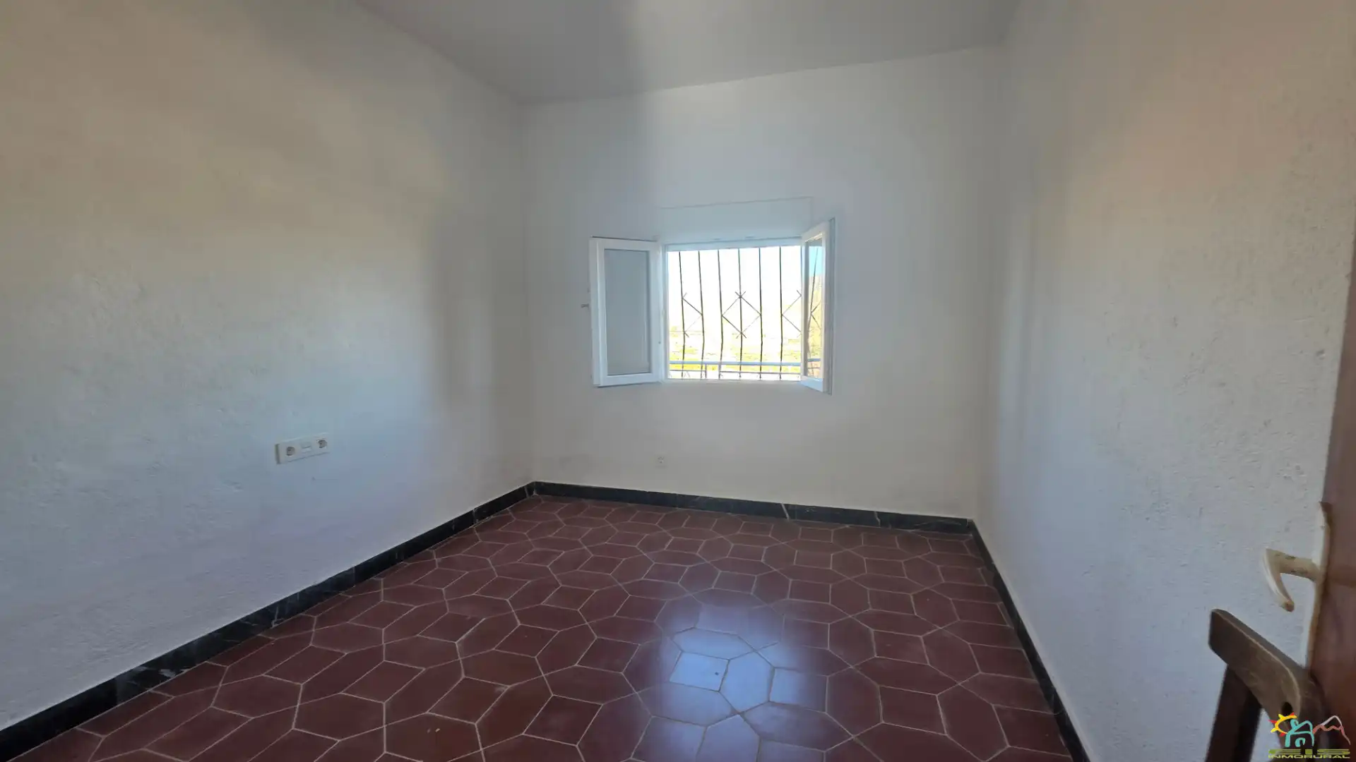 Dormitori de Finca rústica en venda en Íllar amb Jardí privat, Terrassa i Moblat