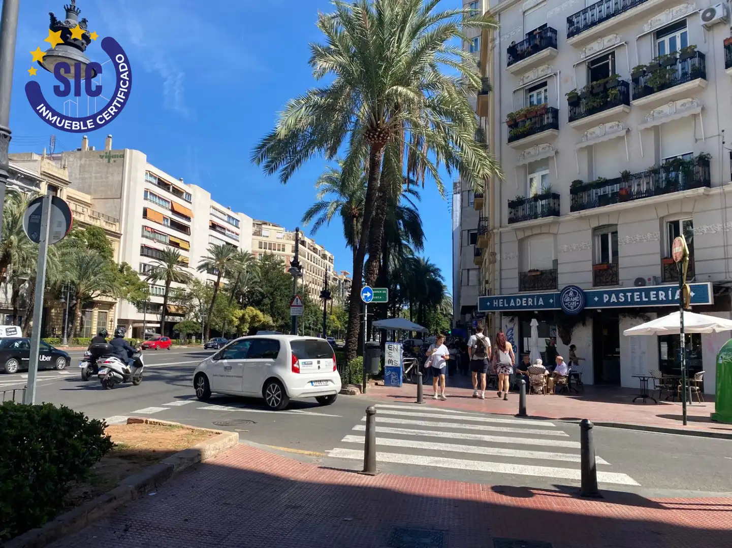Exterior view of Garage for sale in L'Eixample