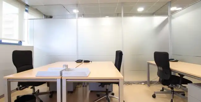 Büro zur Miete in Girona mit Klimaanlage, Heizung und Balkon
