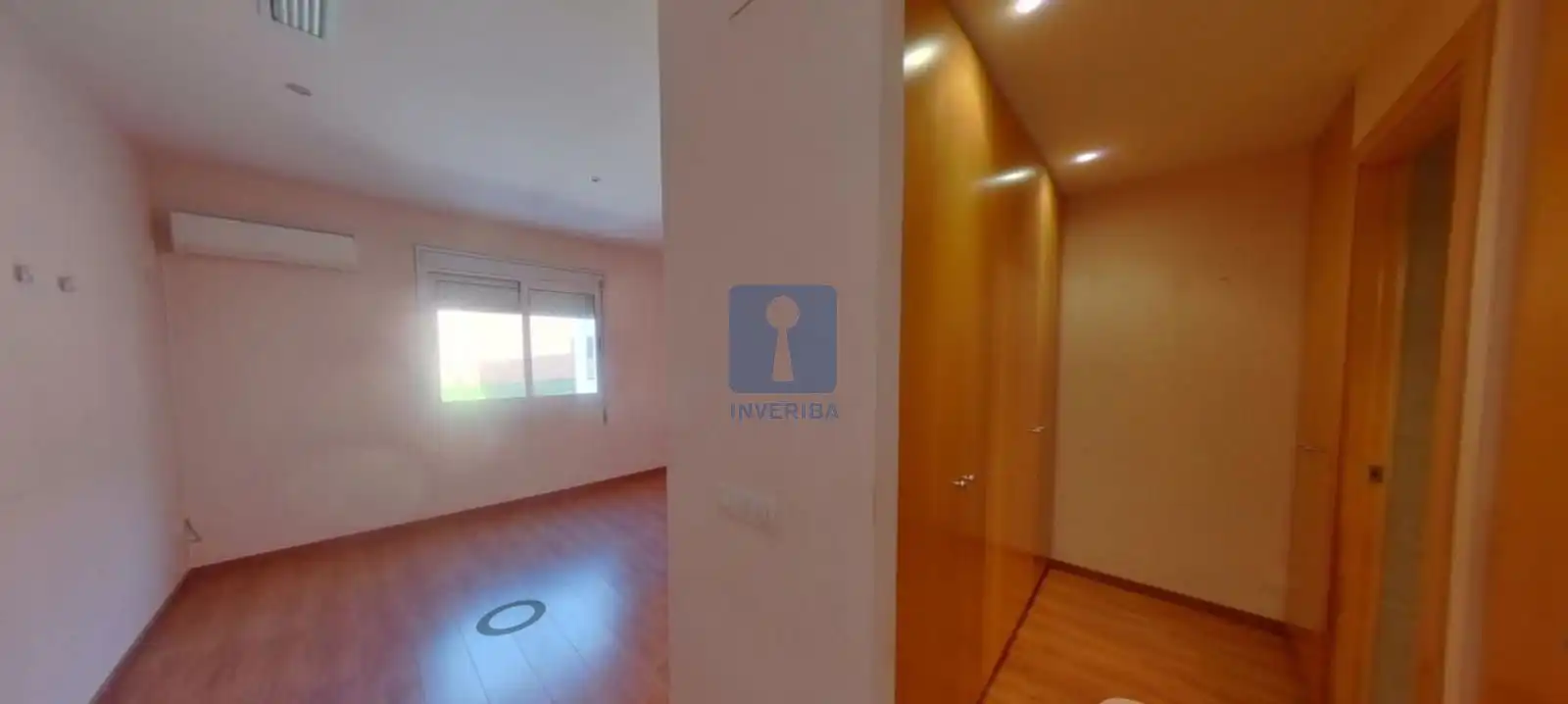 Habitación de Casa adosada en venta en El Prat de Llobregat con Aire acondicionado, Calefacción y Terraza