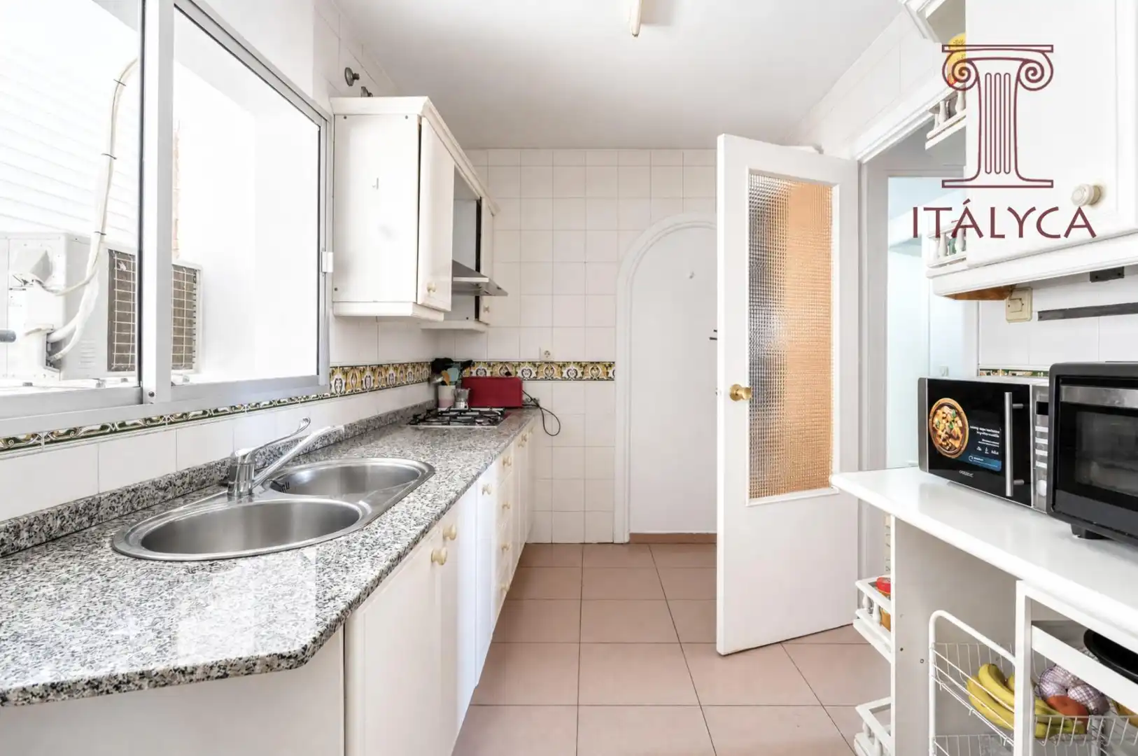 Kitchen of Flat for sale in Sevilla  with Air Conditioner, Heating and Terrace