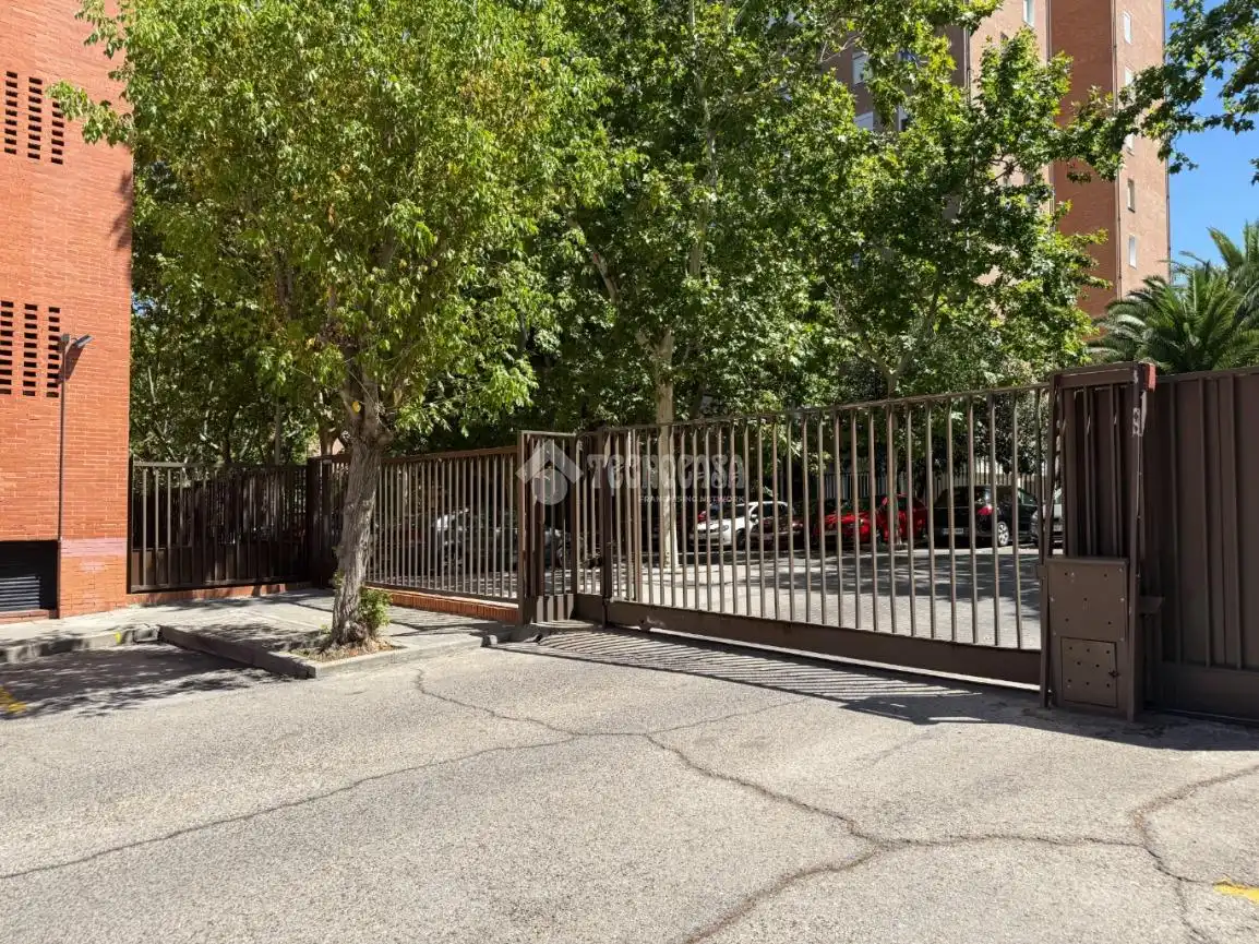 Vista exterior de Pis en venda en Madrid amb Calefacció