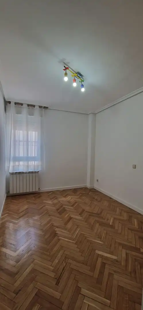 Bedroom of Flat for rent in Madrid  with Air Conditioner and Heating