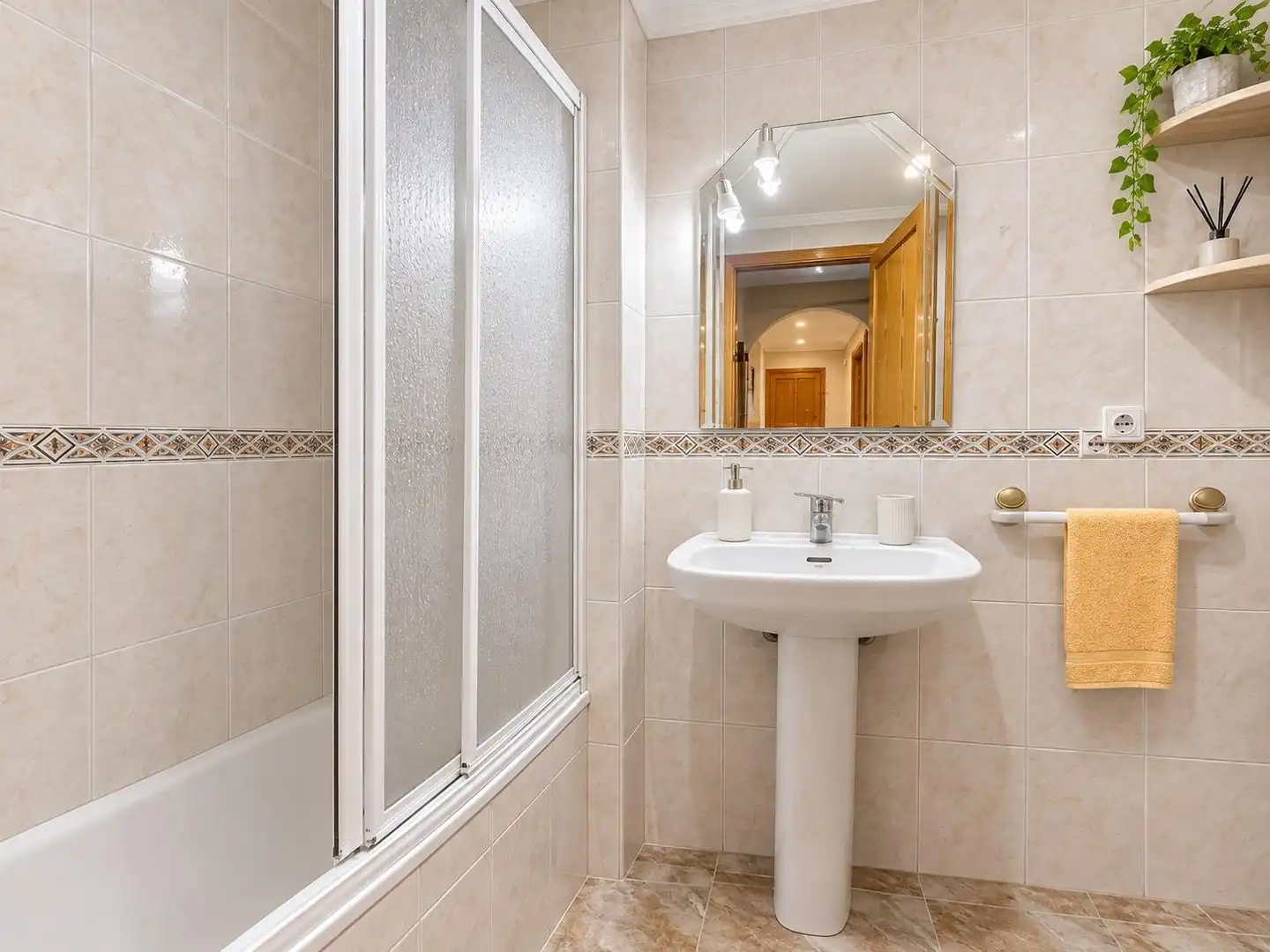 Bathroom of Flat for sale in Inca  with Terrace and Furnished