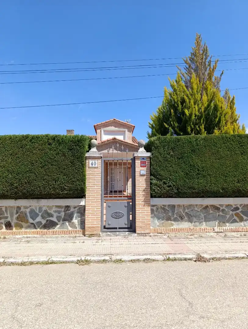 Vista exterior de Casa o xalet en venda en Valladolid Capital amb Piscina i Balcó