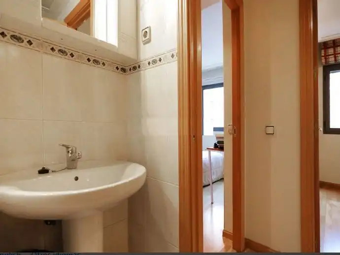 Badezimmer von Wohnung zur Miete in Madrid mit Klimaanlage, Heizung und Privatgarten