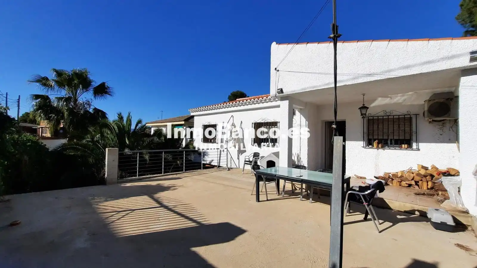 Vista exterior de Casa o xalet en venda en Chiva amb Jardí privat i Terrassa