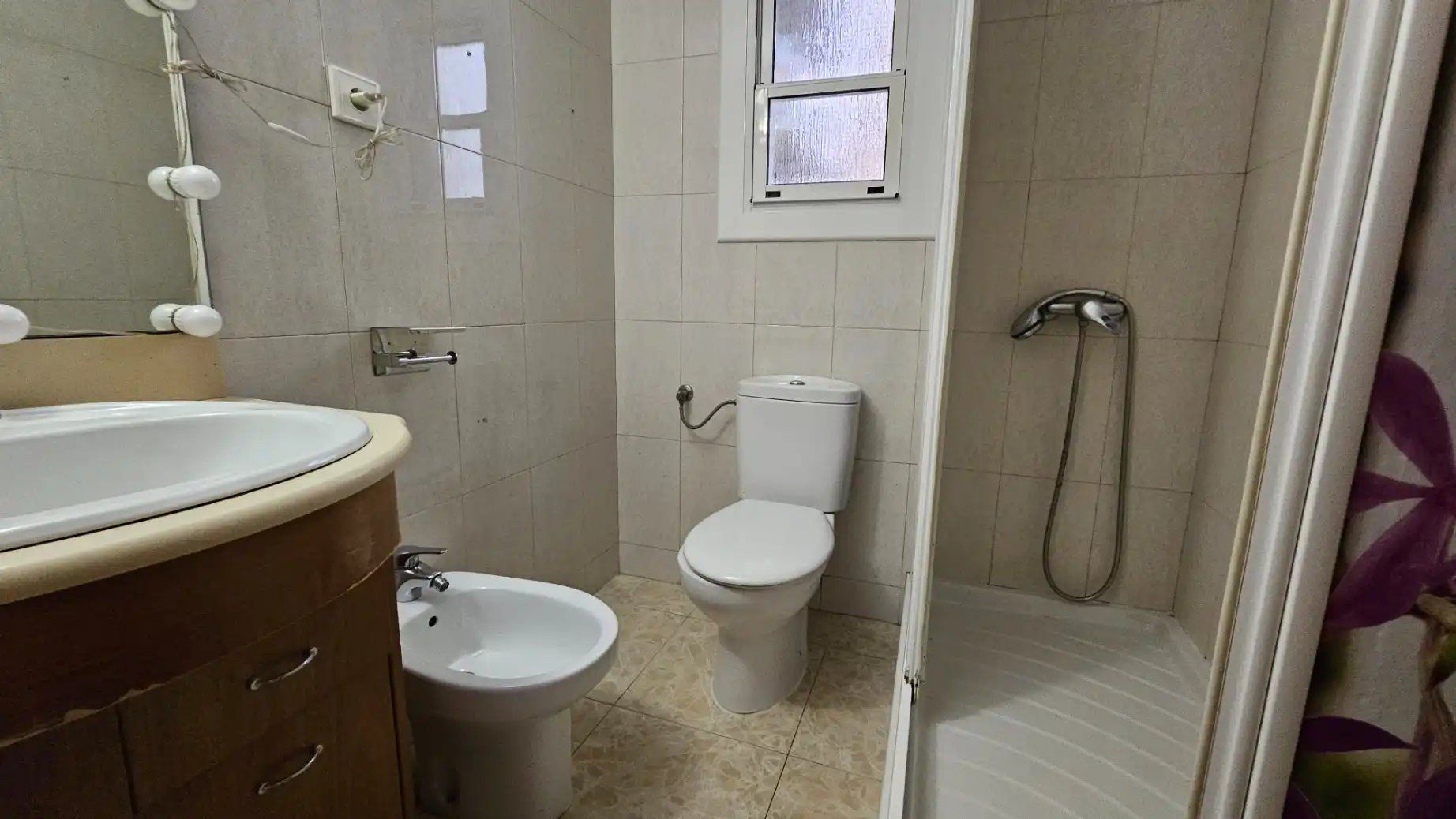 Baño de Piso en venta en Santa Coloma de Gramenet con Aire acondicionado y Horno