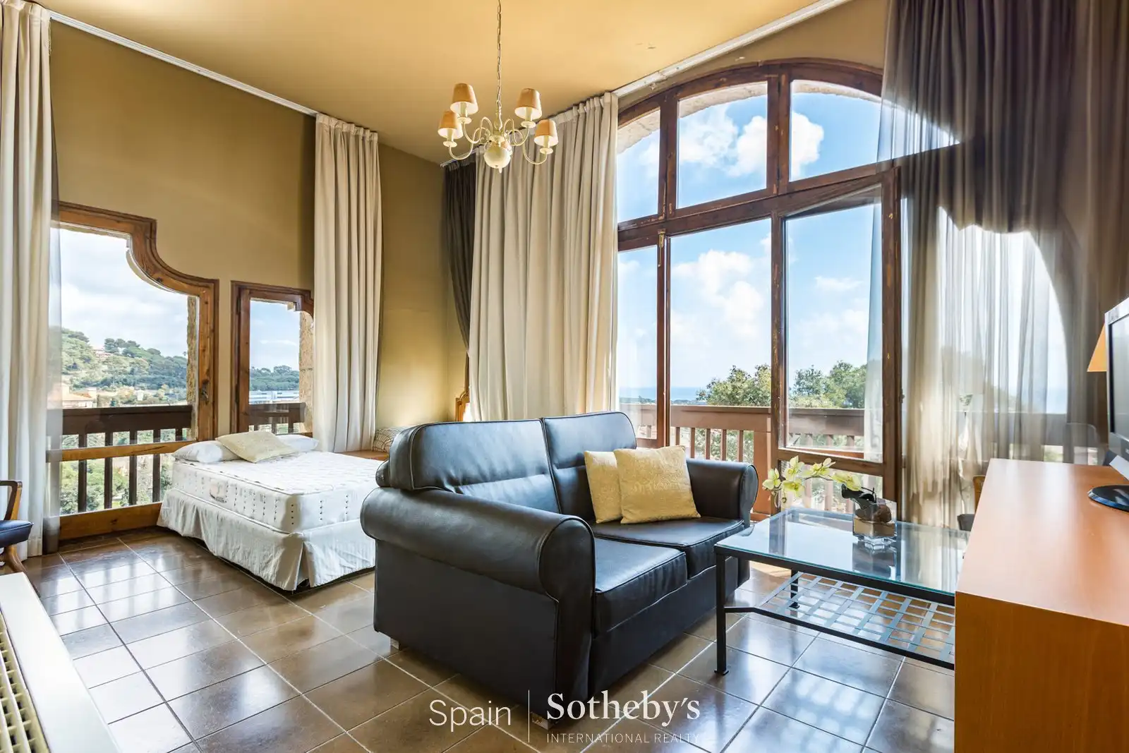 Sala d'estar de Finca rústica en venda en Sant Andreu de Llavaneres amb Calefacció, Jardí privat i Terrassa